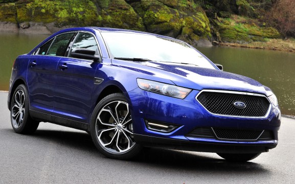 2013-Ford-Taurus-SHO-front-three-quarter-static